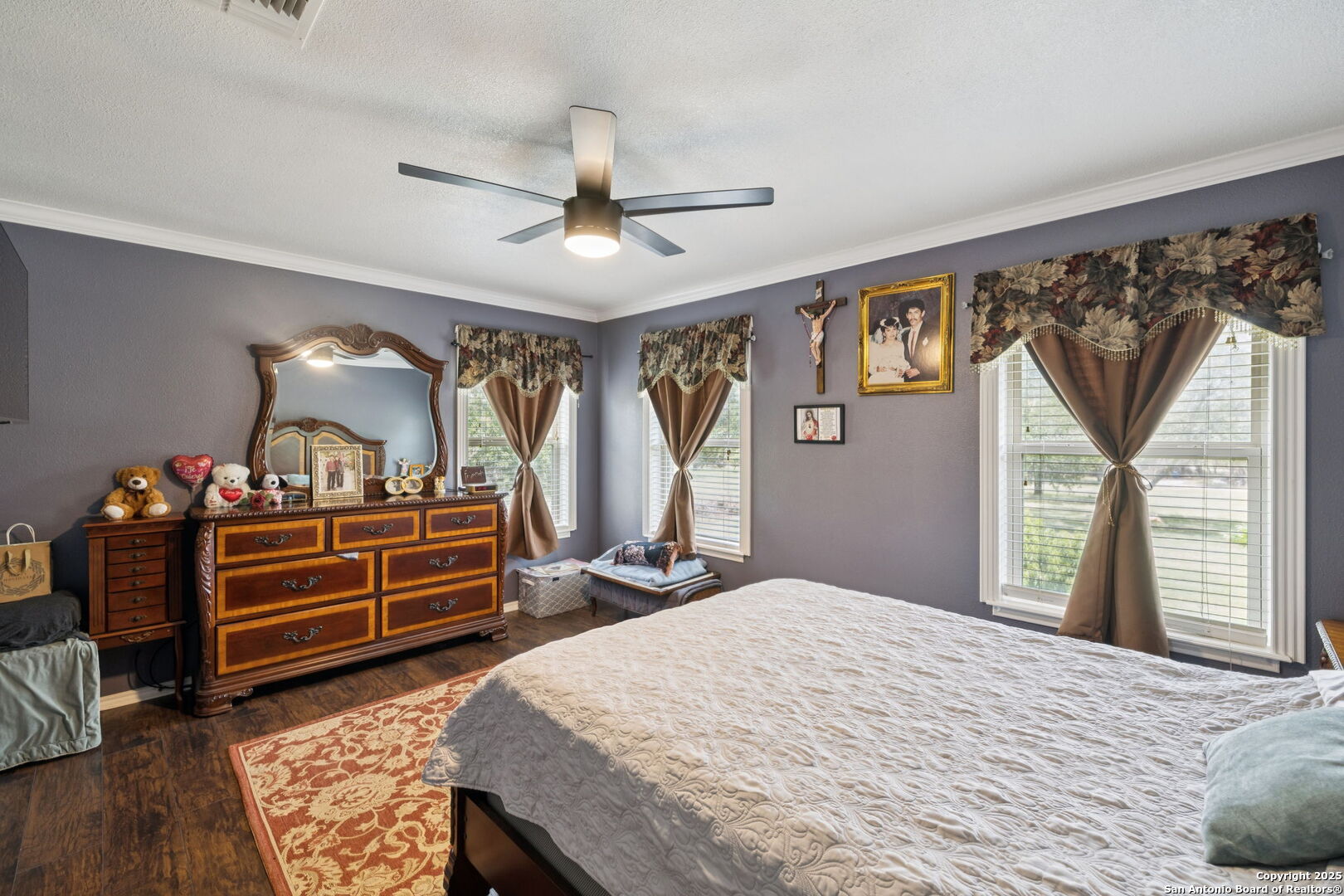 450 Georg Oaks Bulverde, TX 78163 - Photo 38 of 41 a bedroom with a bed and a chandelier