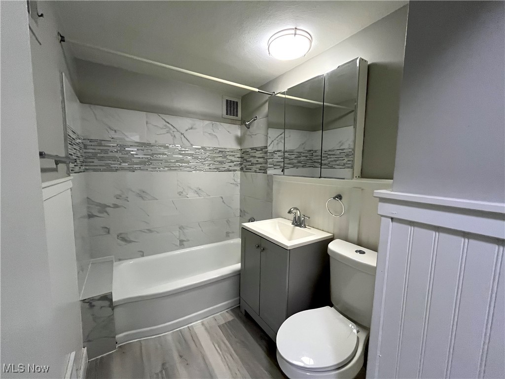 13800 Fairhill Road, Unit 204 Shaker Heights, OH 44120 - Photo 12 of 21 Bathroom