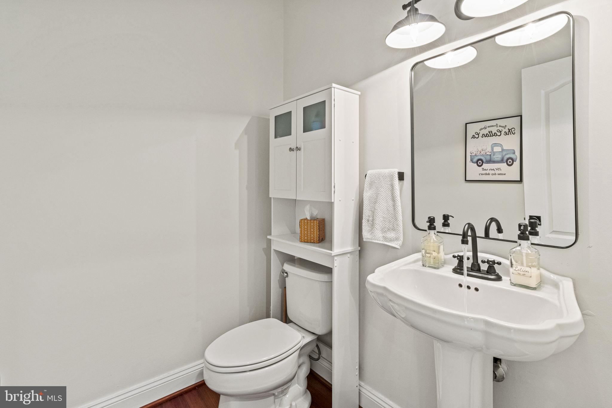 113 Round Hill Road Kennett Square, PA 19348 - Photo 25 of 75 Powder Room