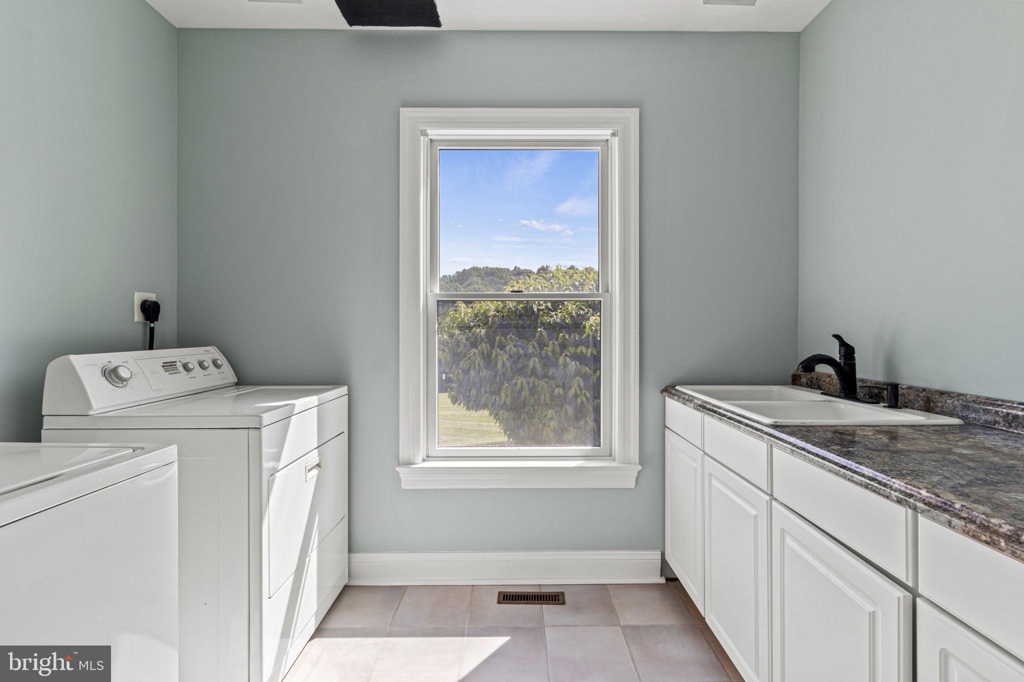 113 Round Hill Road Kennett Square, PA 19348 - Photo 27 of 75 Laundry Room