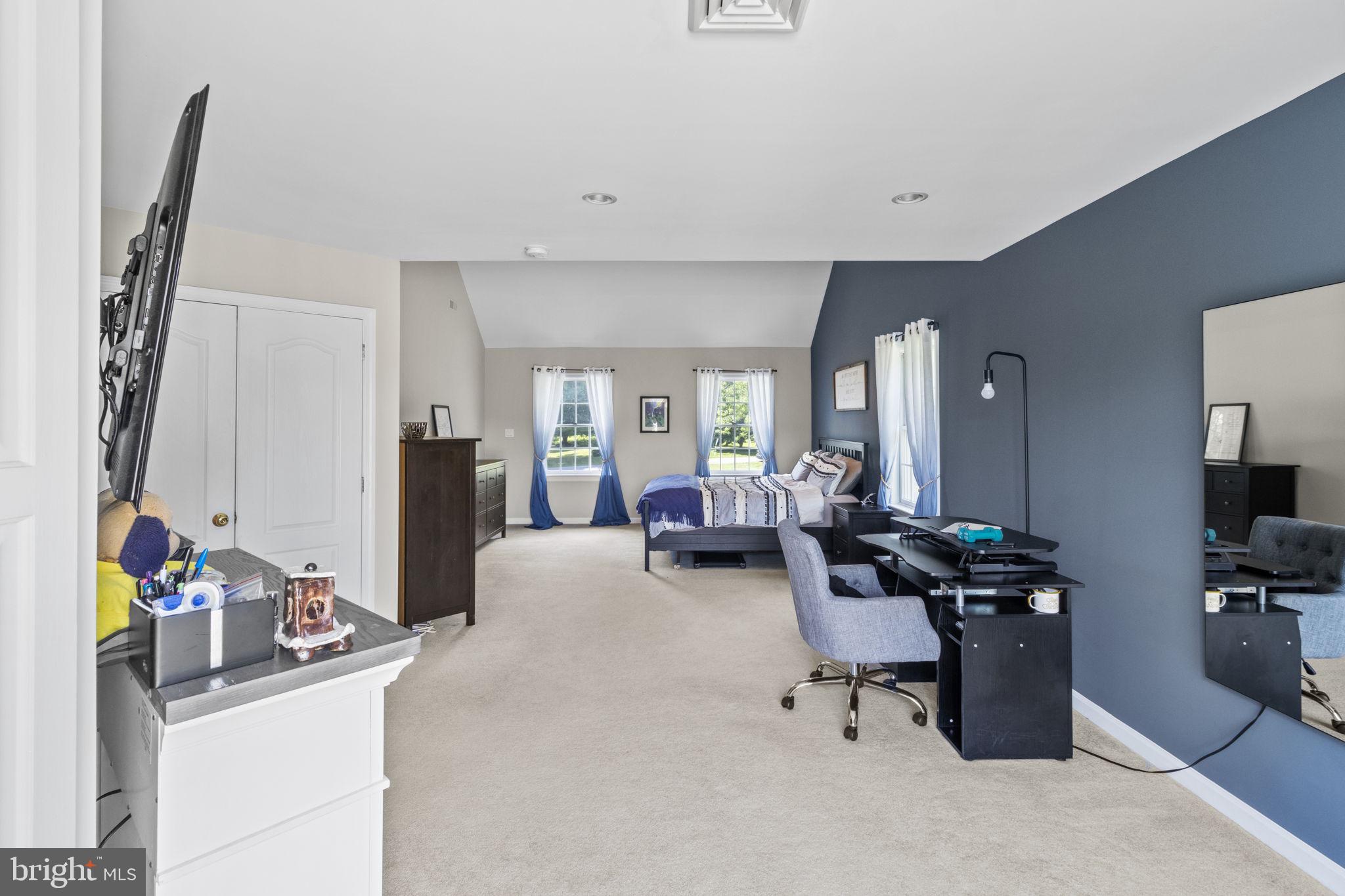 113 Round Hill Road Kennett Square, PA 19348 - Photo 36 of 75 Primary - Seating Area