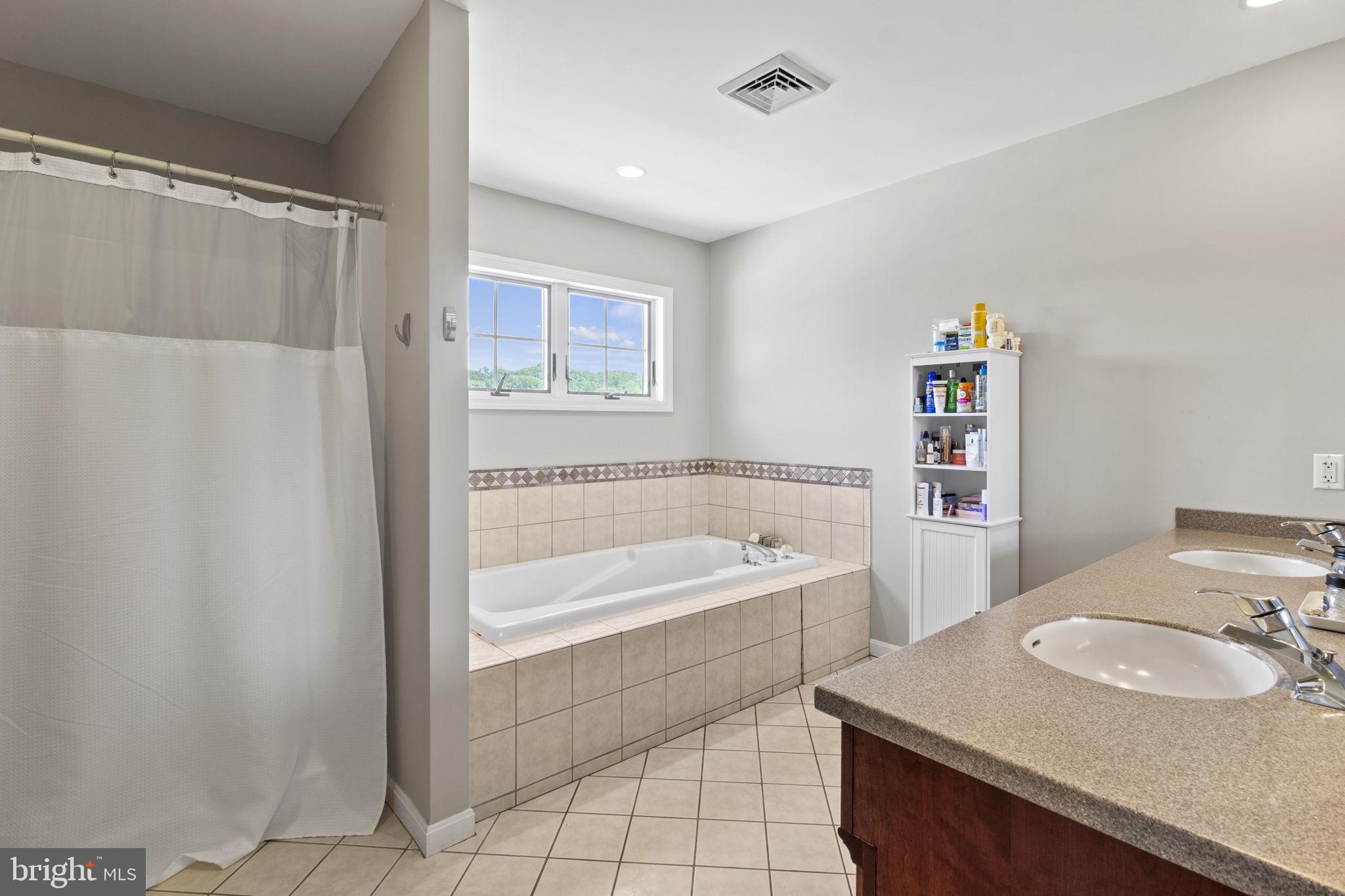 113 Round Hill Road Kennett Square, PA 19348 - Photo 39 of 75 Primary En Suite