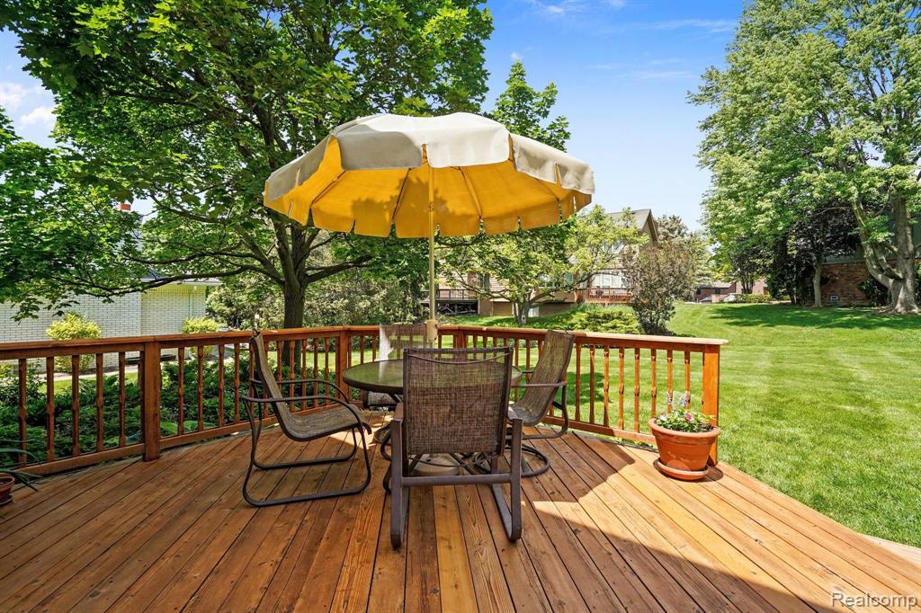 1026 Springwood Lane Rochester Hills, MI 48309 - Photo 5 of 33