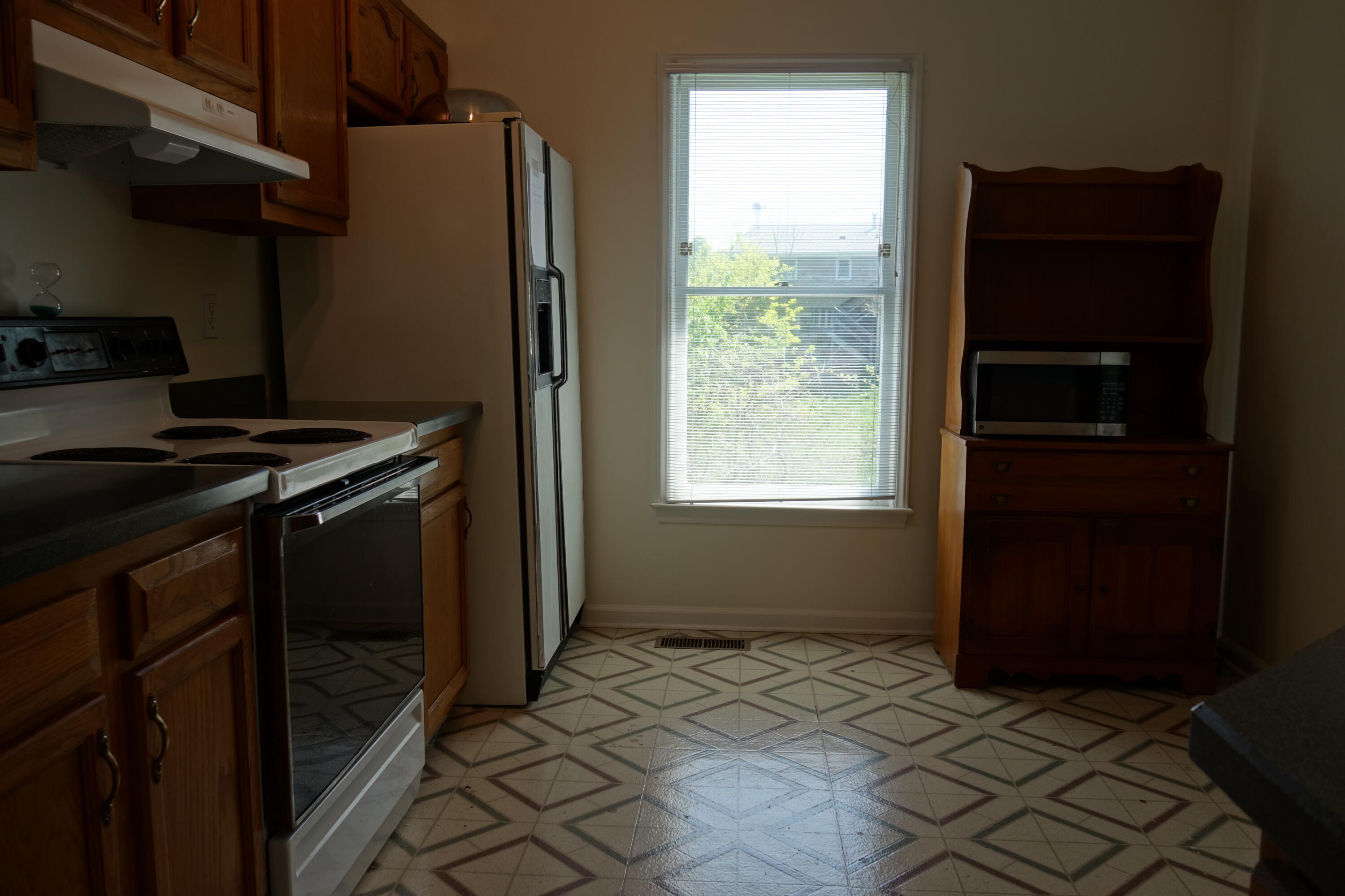 3356 Kenwick Trail Roanoke, VA 24018 - Photo 11 of 39 a kitchen with a refrigerator and a stove top oven