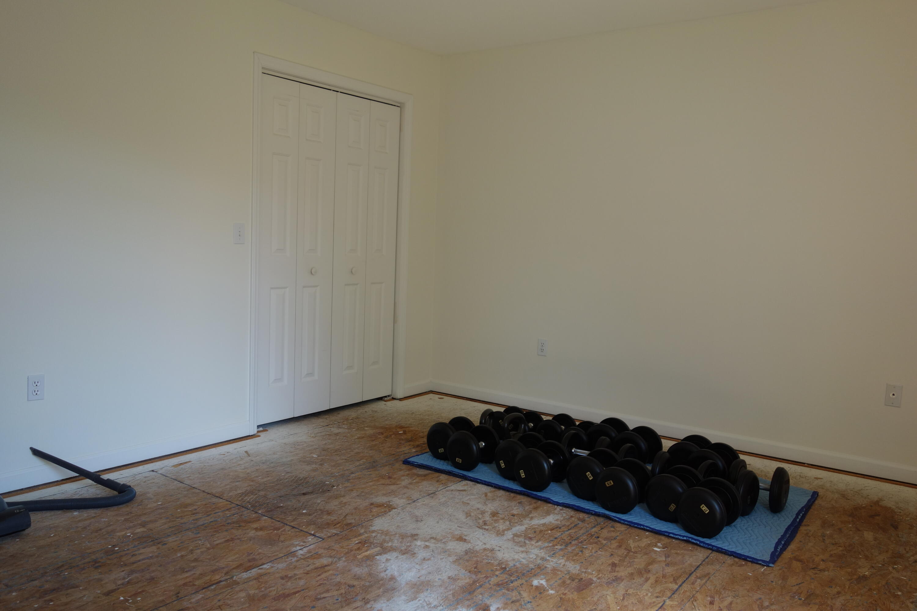 3356 Kenwick Trail Roanoke, VA 24018 - Photo 18 of 39 a room with a bed