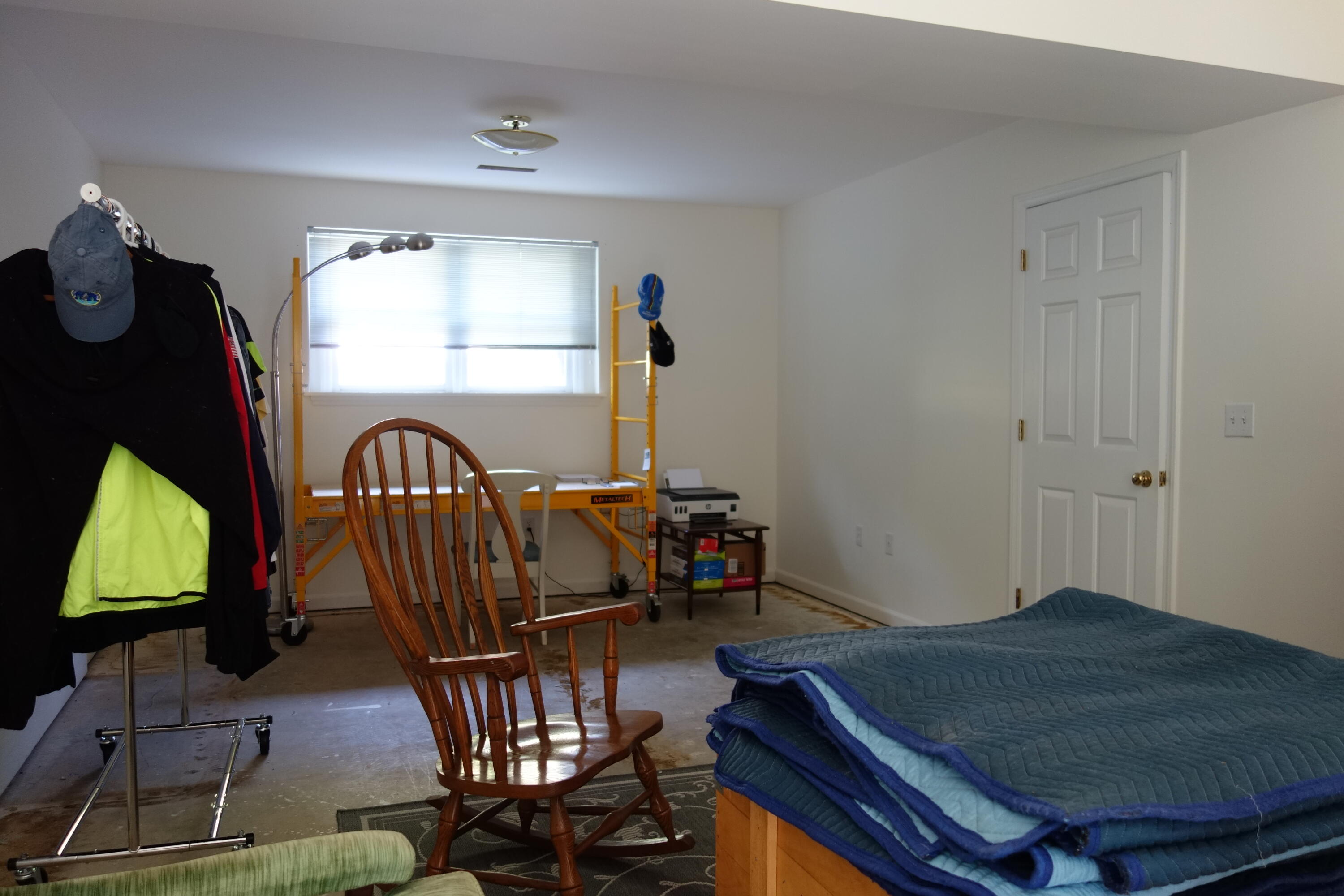 3356 Kenwick Trail Roanoke, VA 24018 - Photo 23 of 39 a living room with furniture