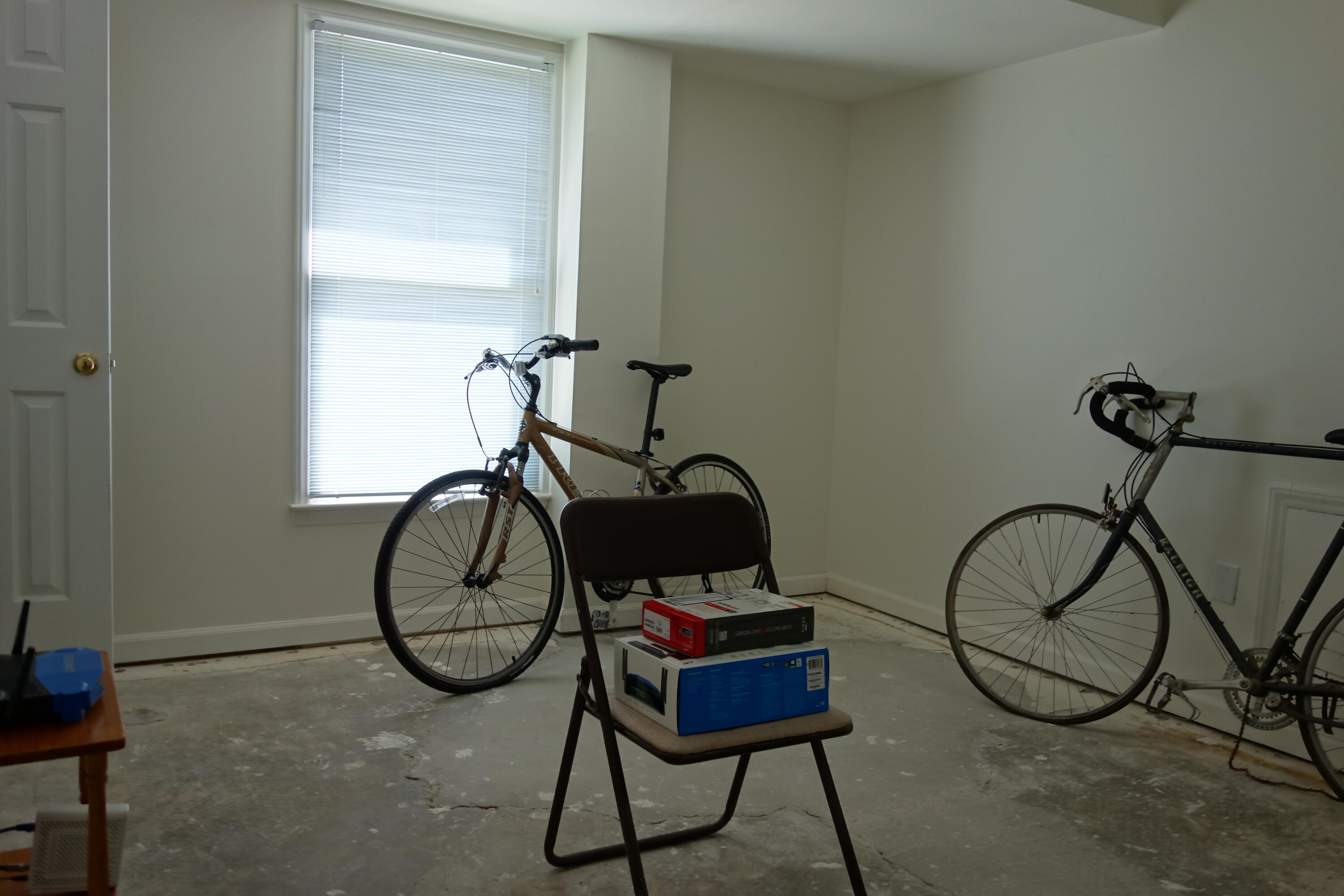 3356 Kenwick Trail Roanoke, VA 24018 - Photo 27 of 39 a room with gym equipment and windows