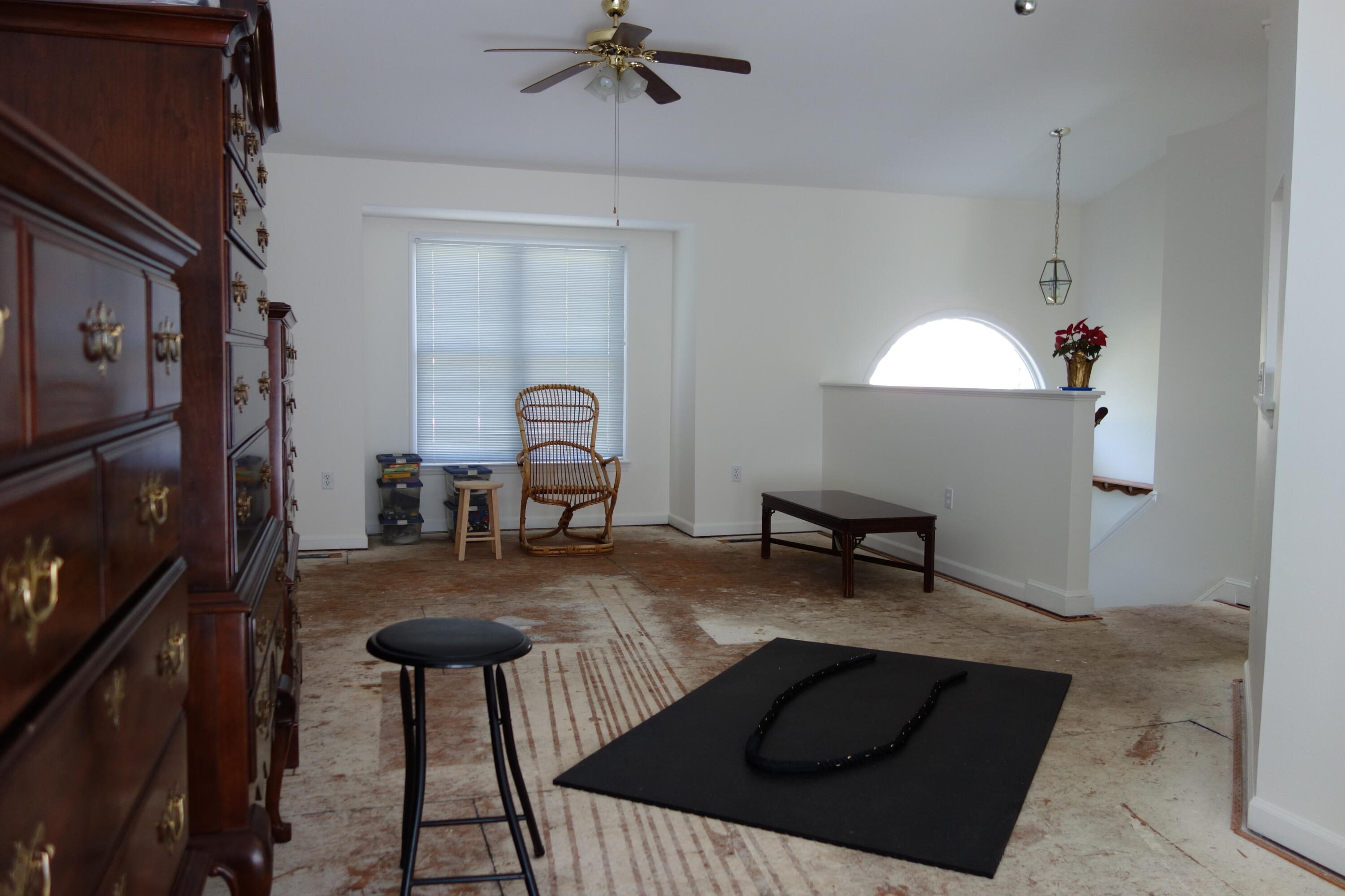 3356 Kenwick Trail Roanoke, VA 24018 - Photo 3 of 39 a living room with furniture a rug and a chandelier