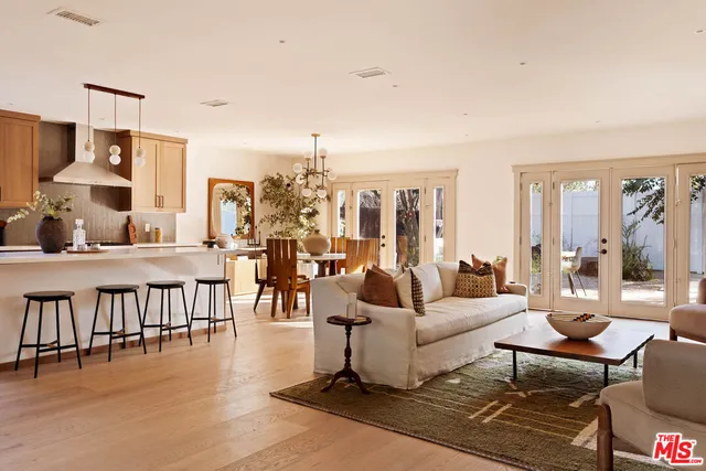 $1,147,000 | 17600 Runnymede Street, Van Nuys, CA 91406