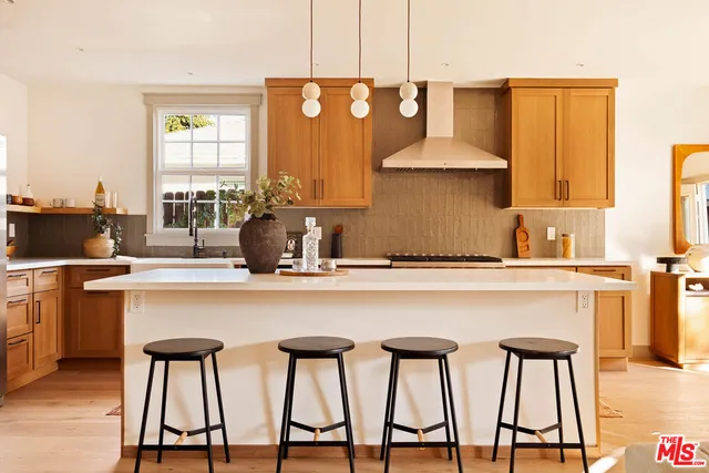 $1,147,000 | 17600 Runnymede Street, Van Nuys, CA 91406