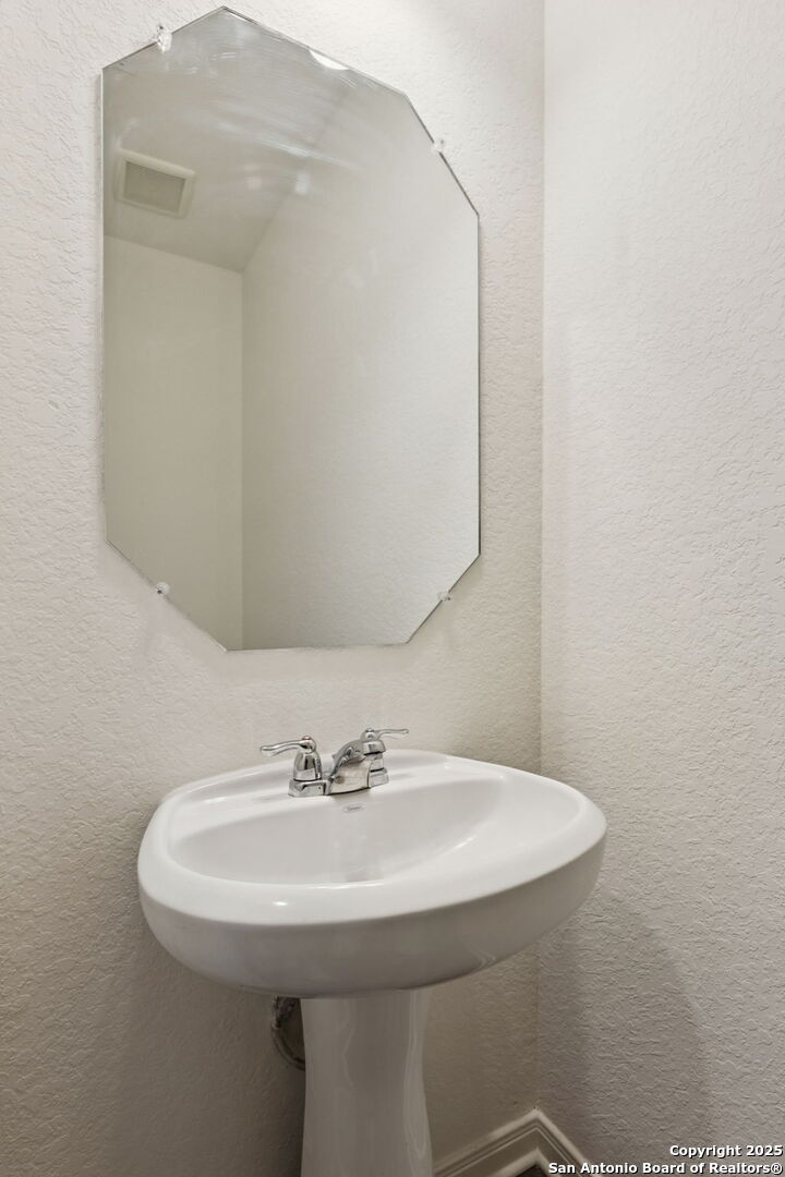 14523 Bonito Loop San Antonio, TX 78253 - Photo 15 of 29