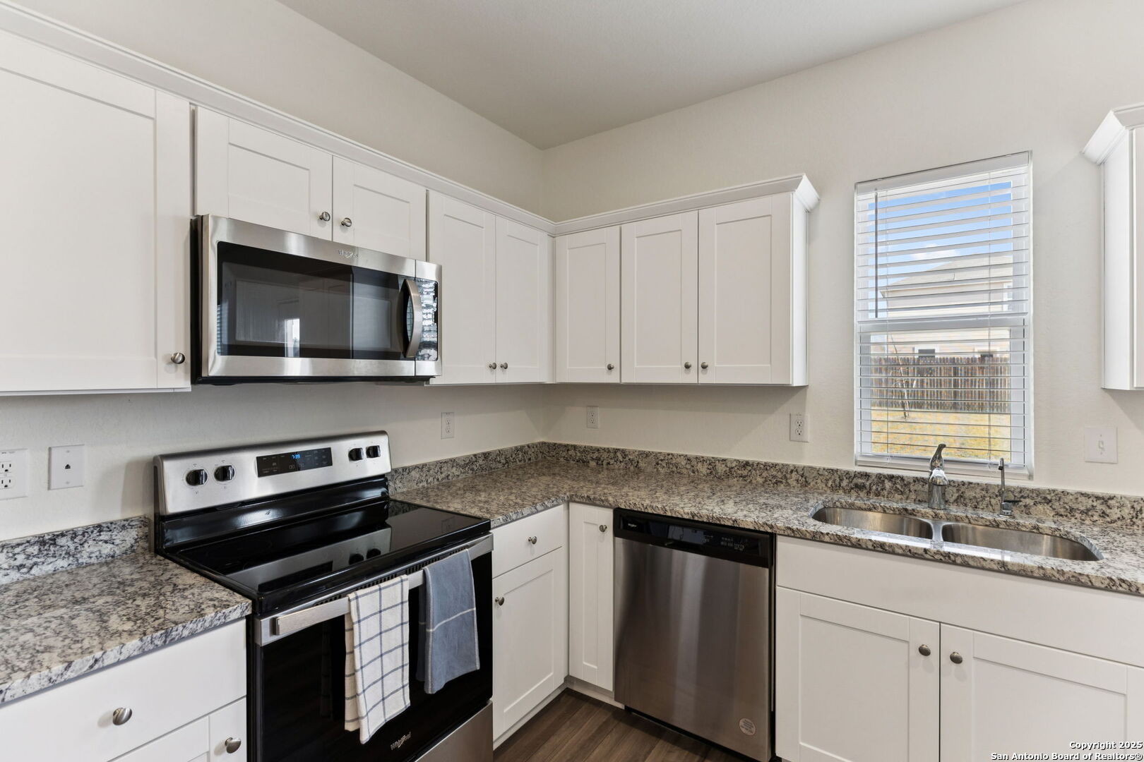 14523 Bonito Loop San Antonio, TX 78253 - Photo 10 of 29