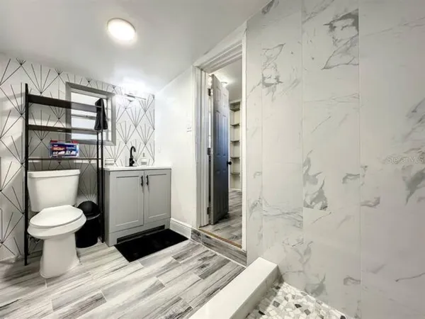 a bathroom with a toilet and a shower