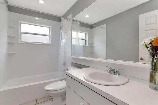 $790,000 | 5622 Glencrest Boulevard, Tampa, FL 33625