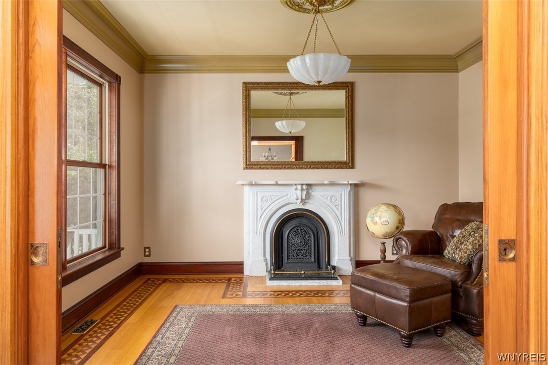 285 Cook Road East Aurora, NY 14052 - Photo 3 of 33 Living Room