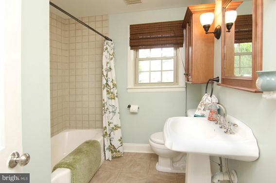 319 Hook Road Westminster, MD 21157 - Photo 22 of 30 Bath