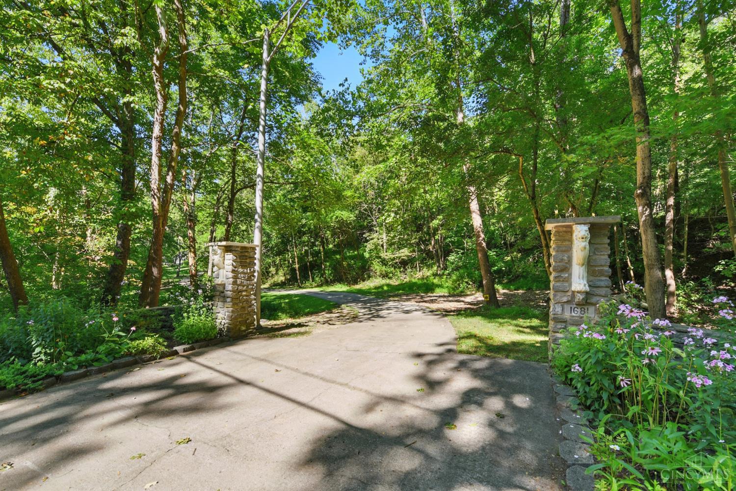 1681 Van Blaricum Road Cincinnati, OH 45233 - Photo 4 of 49