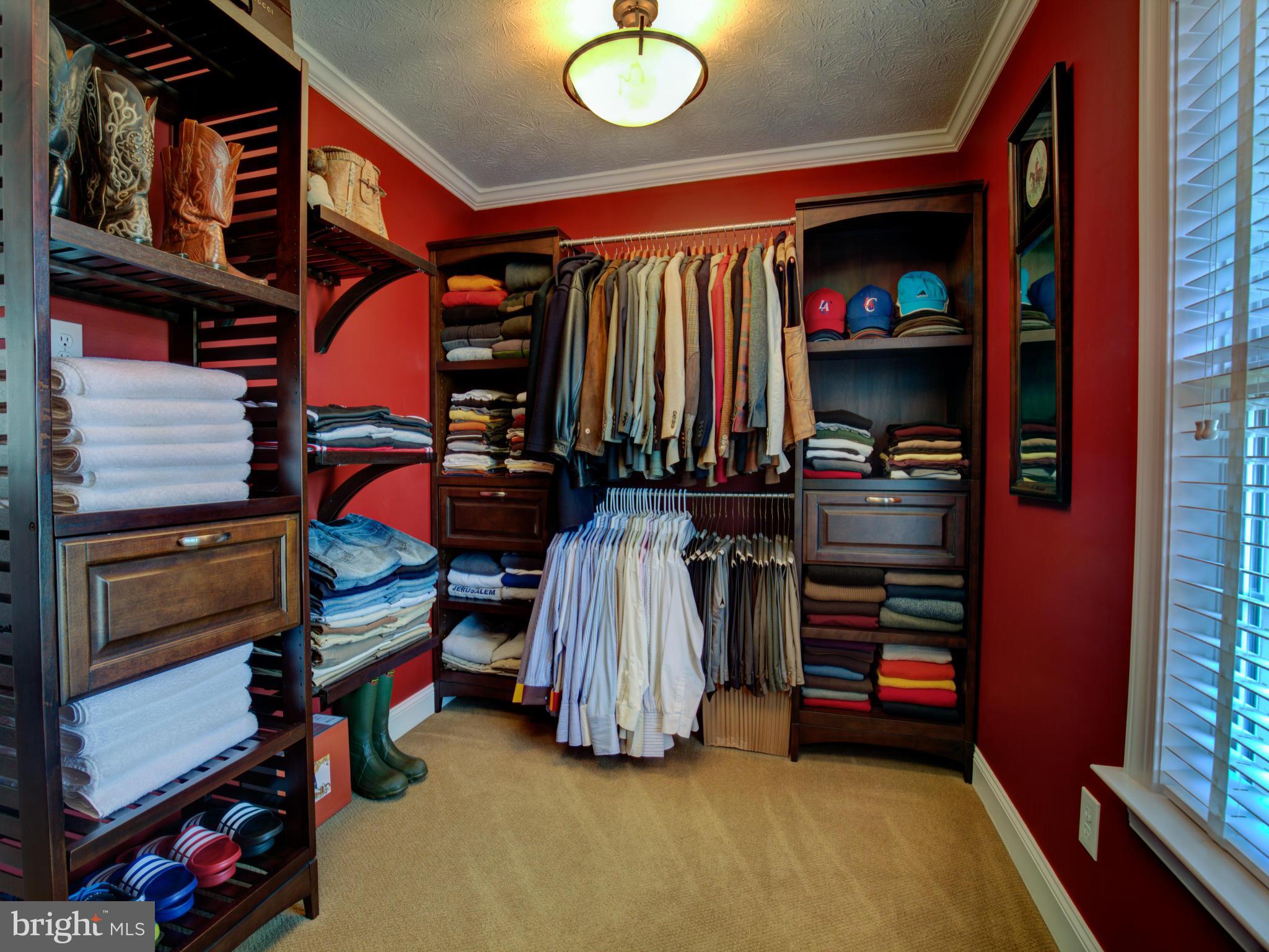 93 Abbey Road Winchester, VA 22602 - Photo 25 of 30 Huge walkin closet
