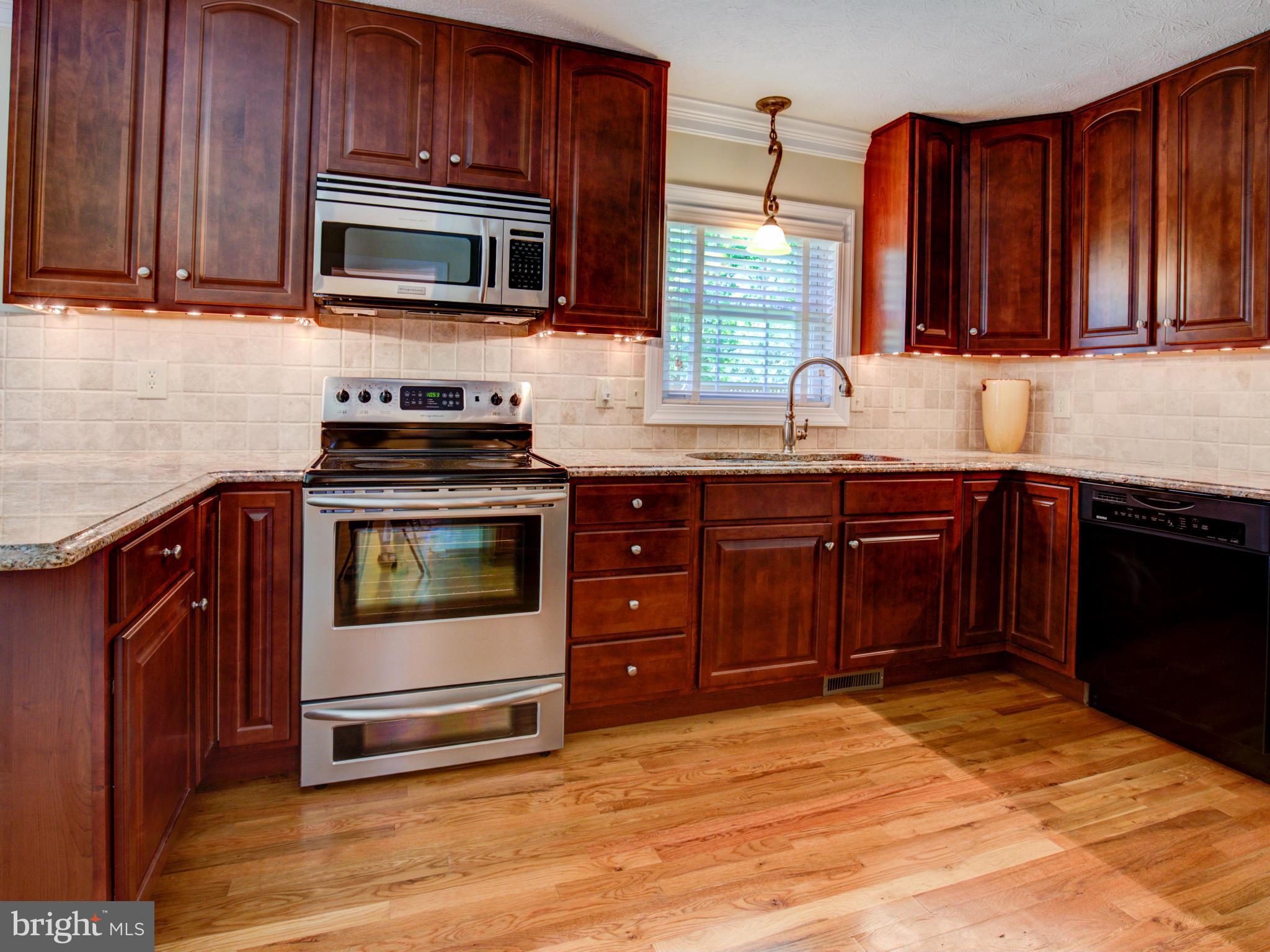 93 Abbey Road Winchester, VA 22602 - Photo 9 of 30 Kitchen