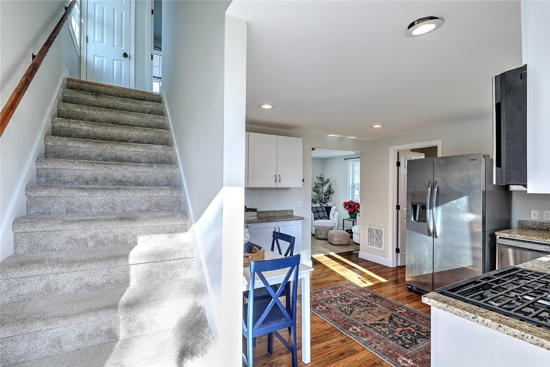 216 Maple Avenue Barrington, RI 02806 - Photo 15 of 22