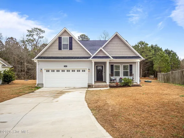 $2,250 | 102 Moonstone Court, Jacksonville, NC 28546