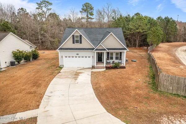 $2,250 | 102 Moonstone Court, Jacksonville, NC 28546