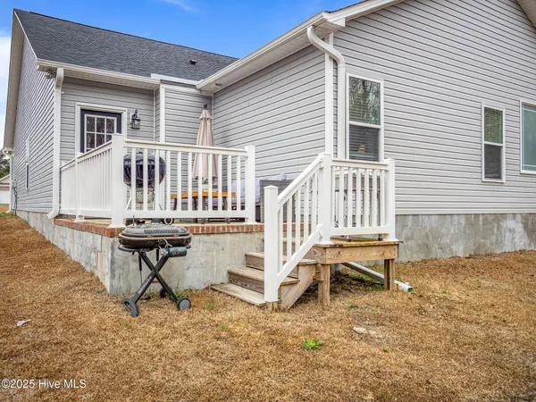 $2,250 | 102 Moonstone Court, Jacksonville, NC 28546