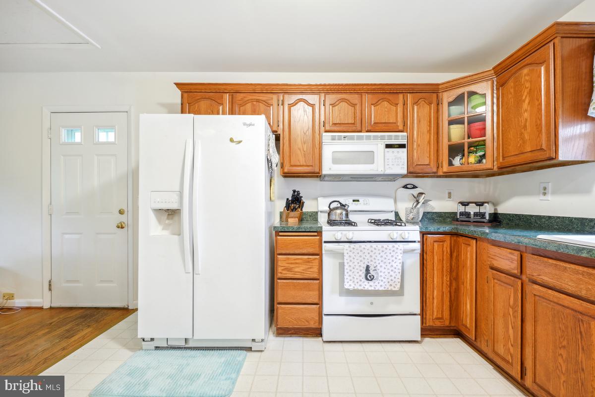 17916 Muncaster Road Derwood, MD 20855 - Photo 13 of 37 Eat-In Kitchen