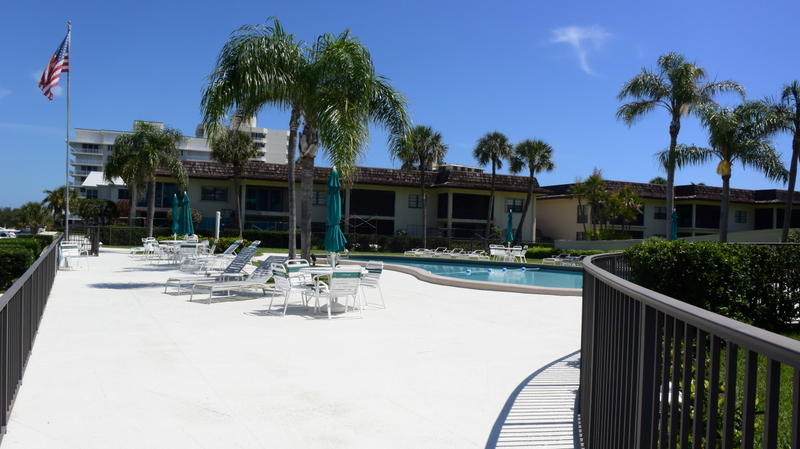 275 South Beach Road, Unit 201E Jupiter, FL 33469 - Photo 14 of 25 pool