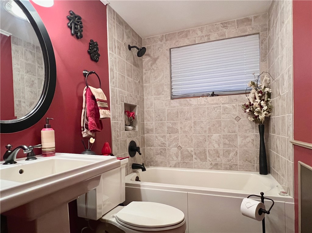 378 Winney Hill Road Oneonta, NY 13820 - Photo 30 of 43 Bathroom #3 Downstairs (w/ jetted tub)
