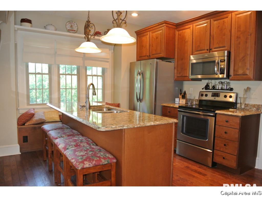 1611 Mound Road Jacksonville, IL 62650 - Photo 13 of 35 Gallery Image 13