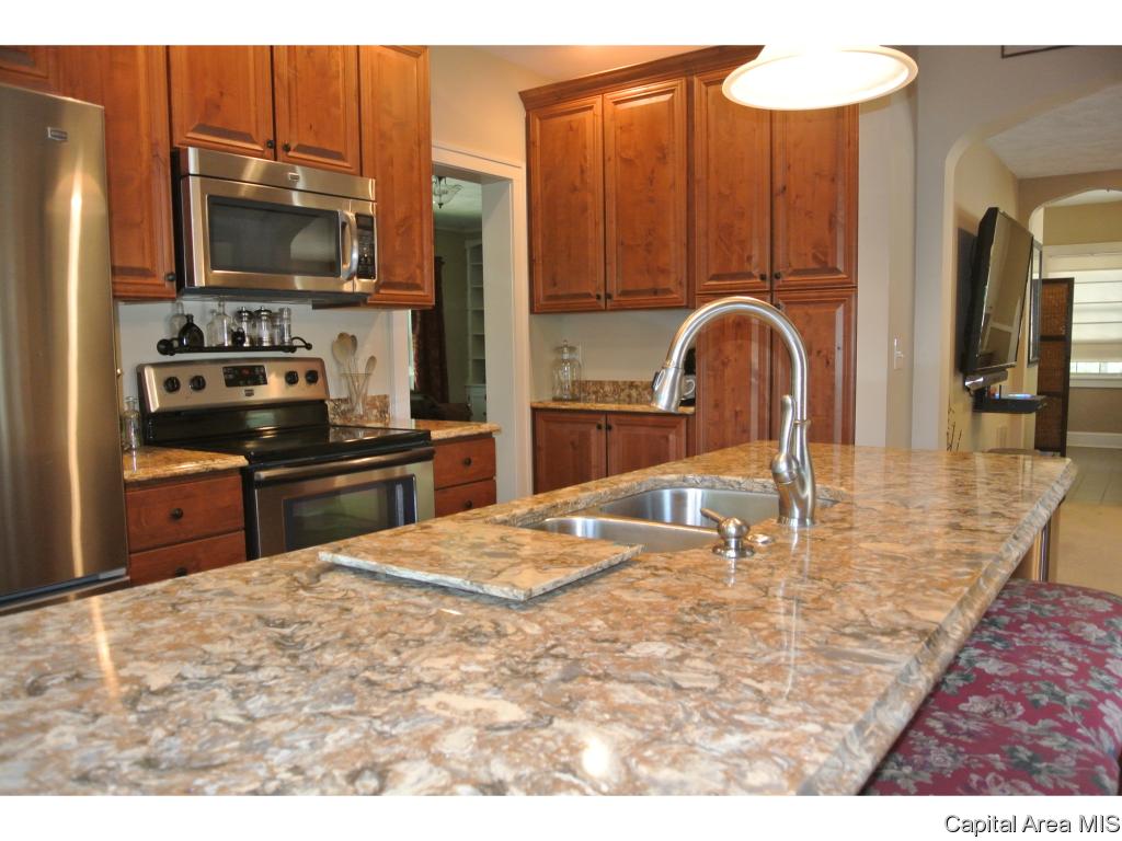 1611 Mound Road Jacksonville, IL 62650 - Photo 14 of 35 Gallery Image 14