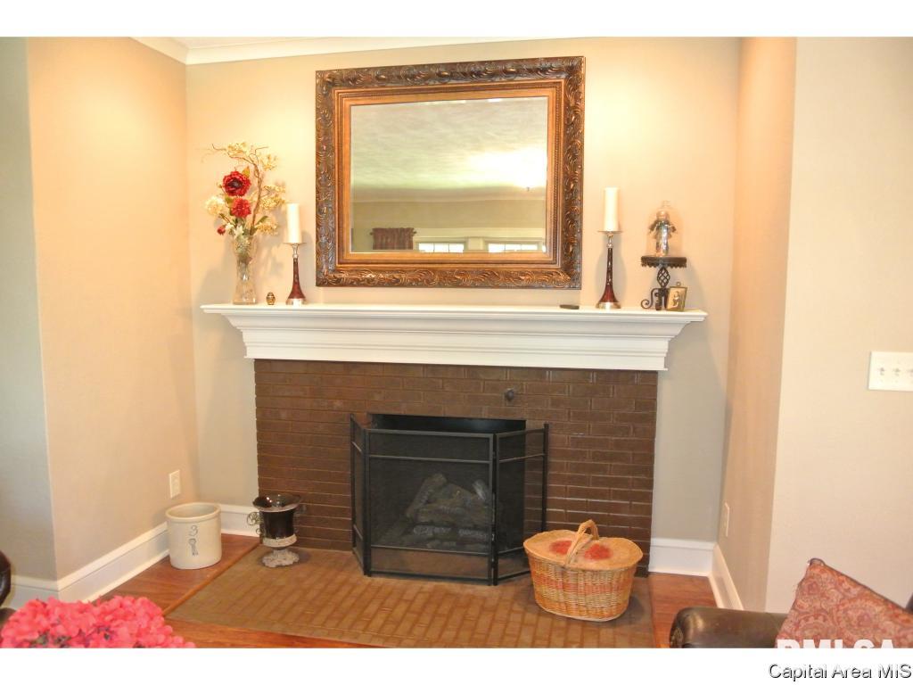 1611 Mound Road Jacksonville, IL 62650 - Photo 17 of 35 Gallery Image 17