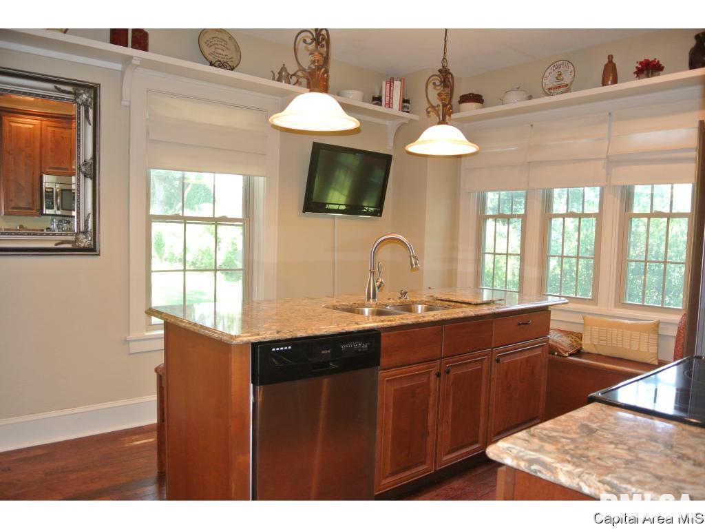 1611 Mound Road Jacksonville, IL 62650 - Photo 18 of 35 Gallery Image 18