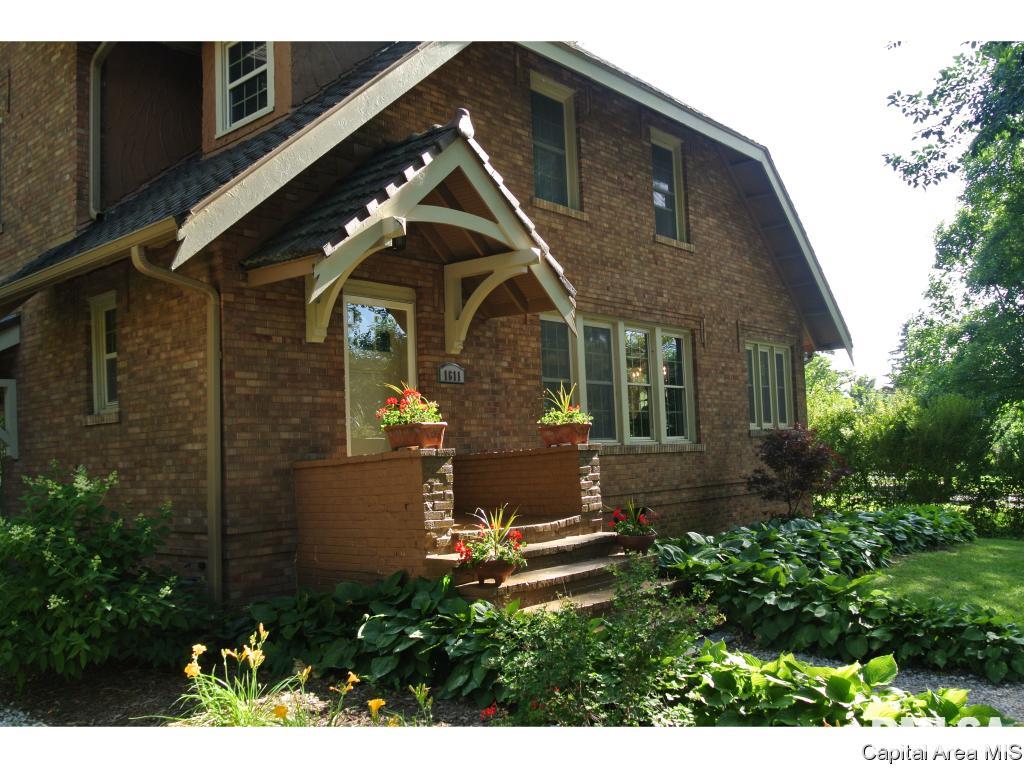 1611 Mound Road Jacksonville, IL 62650 - Photo 2 of 35 Gallery Image 2