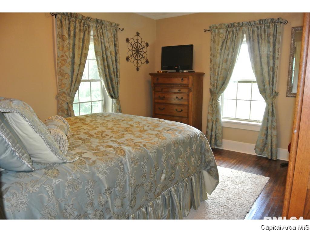 1611 Mound Road Jacksonville, IL 62650 - Photo 22 of 35 Gallery Image 22