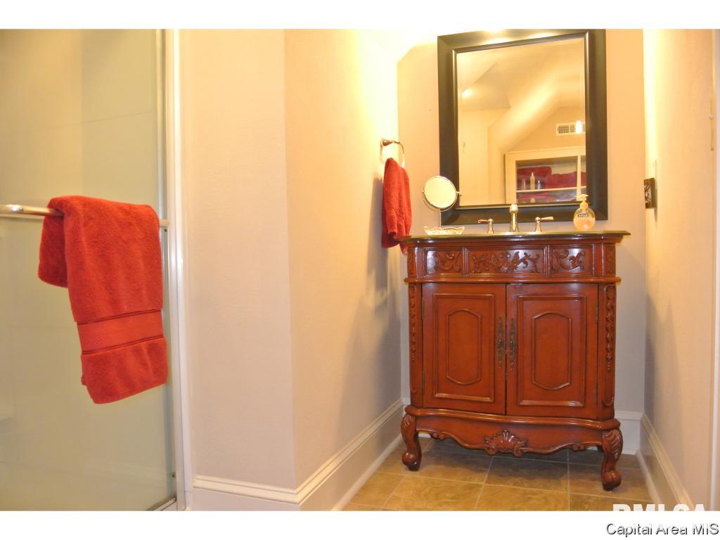 1611 Mound Road Jacksonville, IL 62650 - Photo 23 of 35 Gallery Image 23