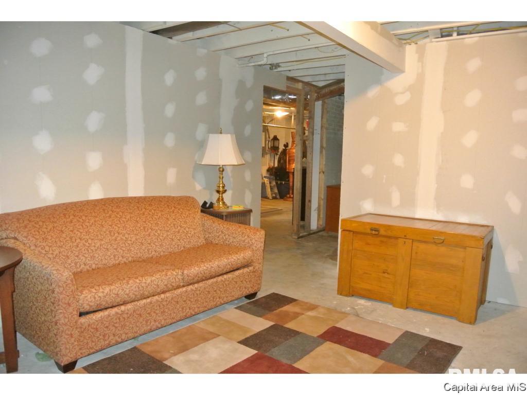 1611 Mound Road Jacksonville, IL 62650 - Photo 31 of 35 Gallery Image 31