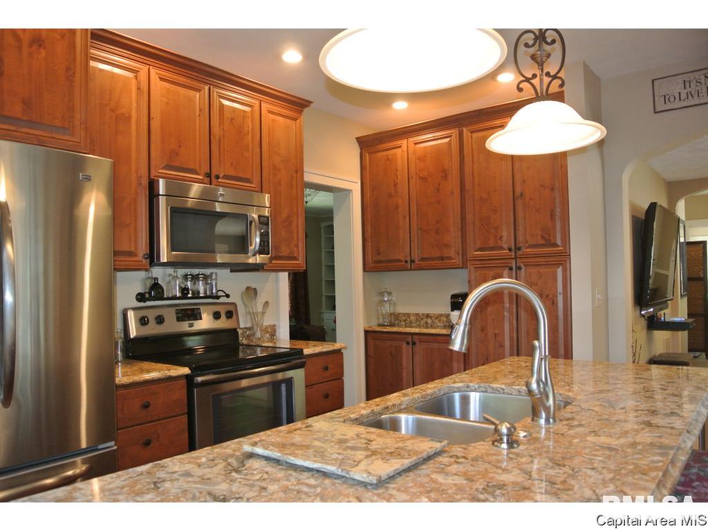 1611 Mound Road Jacksonville, IL 62650 - Photo 32 of 35 Gallery Image 32
