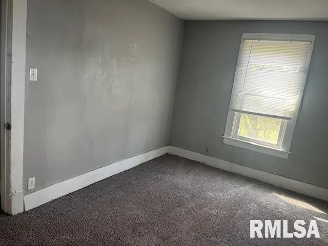 $975 | 1015 Arlington Court, Davenport, IA 52803