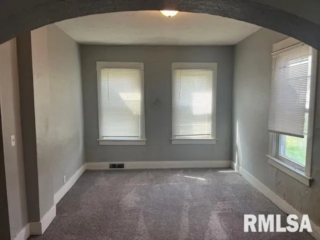 $975 | 1015 Arlington Court, Davenport, IA 52803