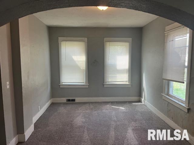 1015 Arlington Court Davenport, IA 52803 - Photo 4 of 17