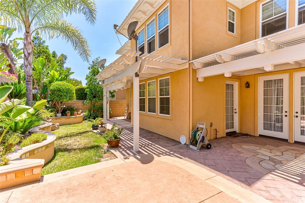 30 Paso Robles Irvine, CA 92602 - Photo 5 of 34 a front view of a building with a sitting area
