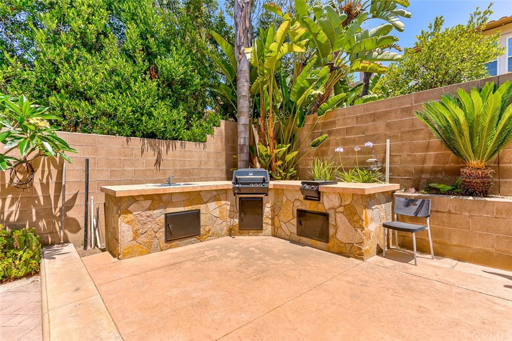 30 Paso Robles Irvine, CA 92602 - Photo 6 of 34 a view of a patio with a table and chairs with wooden fence