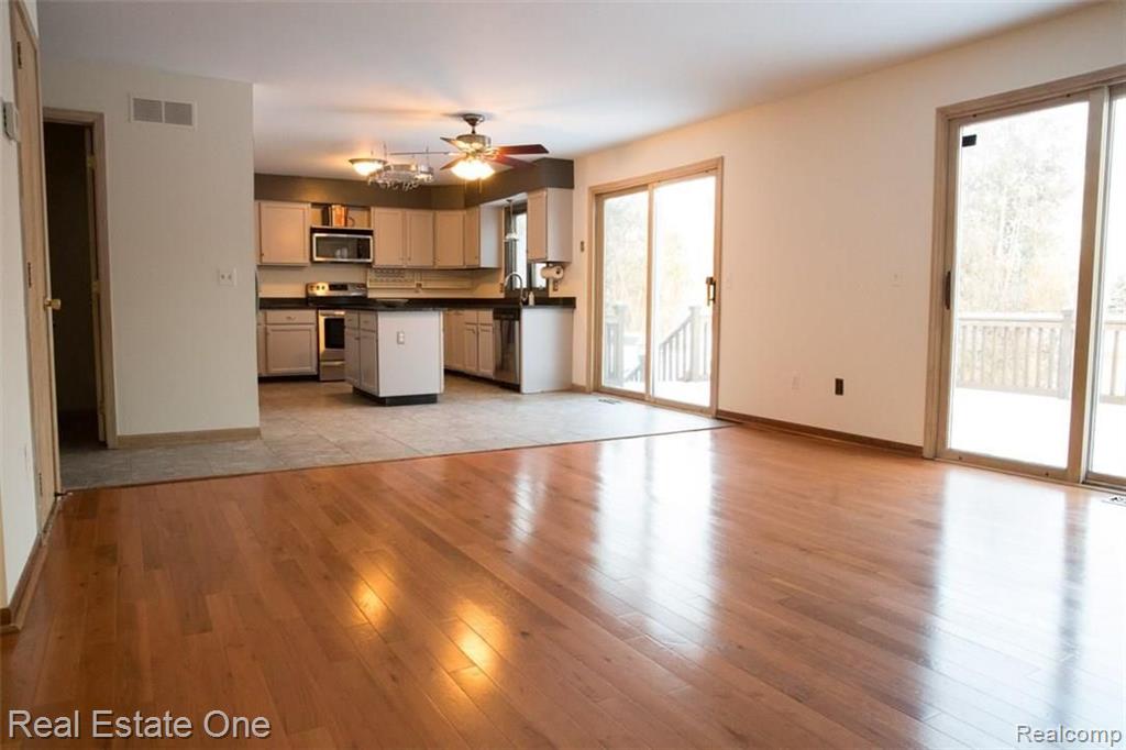 29800 Drake Road Farmington Hills, MI 48331 - Photo 17 of 44