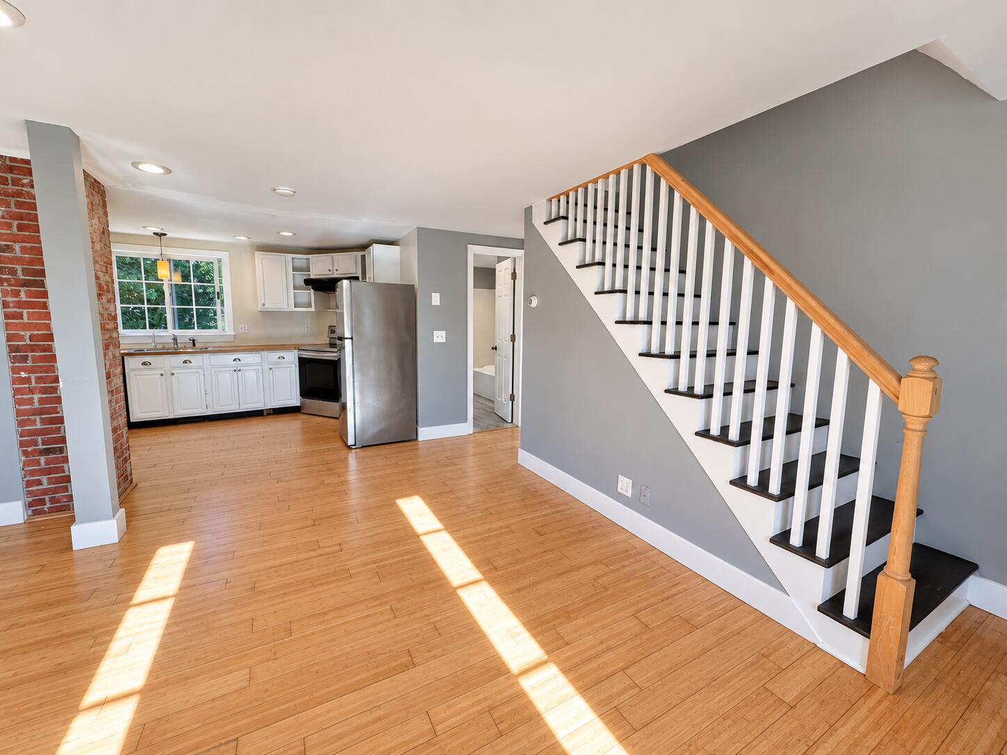 185 Depot Road Eliot, ME 03903 - Photo 9 of 31 Livng room