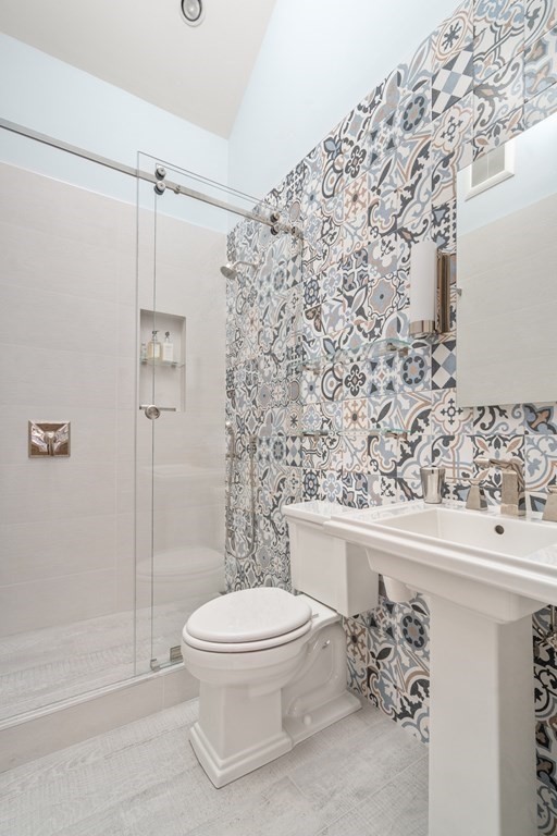 17 West Cedar Street Boston, MA 02108 - Photo 31 of 42 a bathroom with a toilet and shower