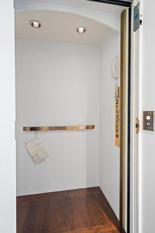 17 West Cedar Street Boston, MA 02108 - Photo 35 of 42 a view of room