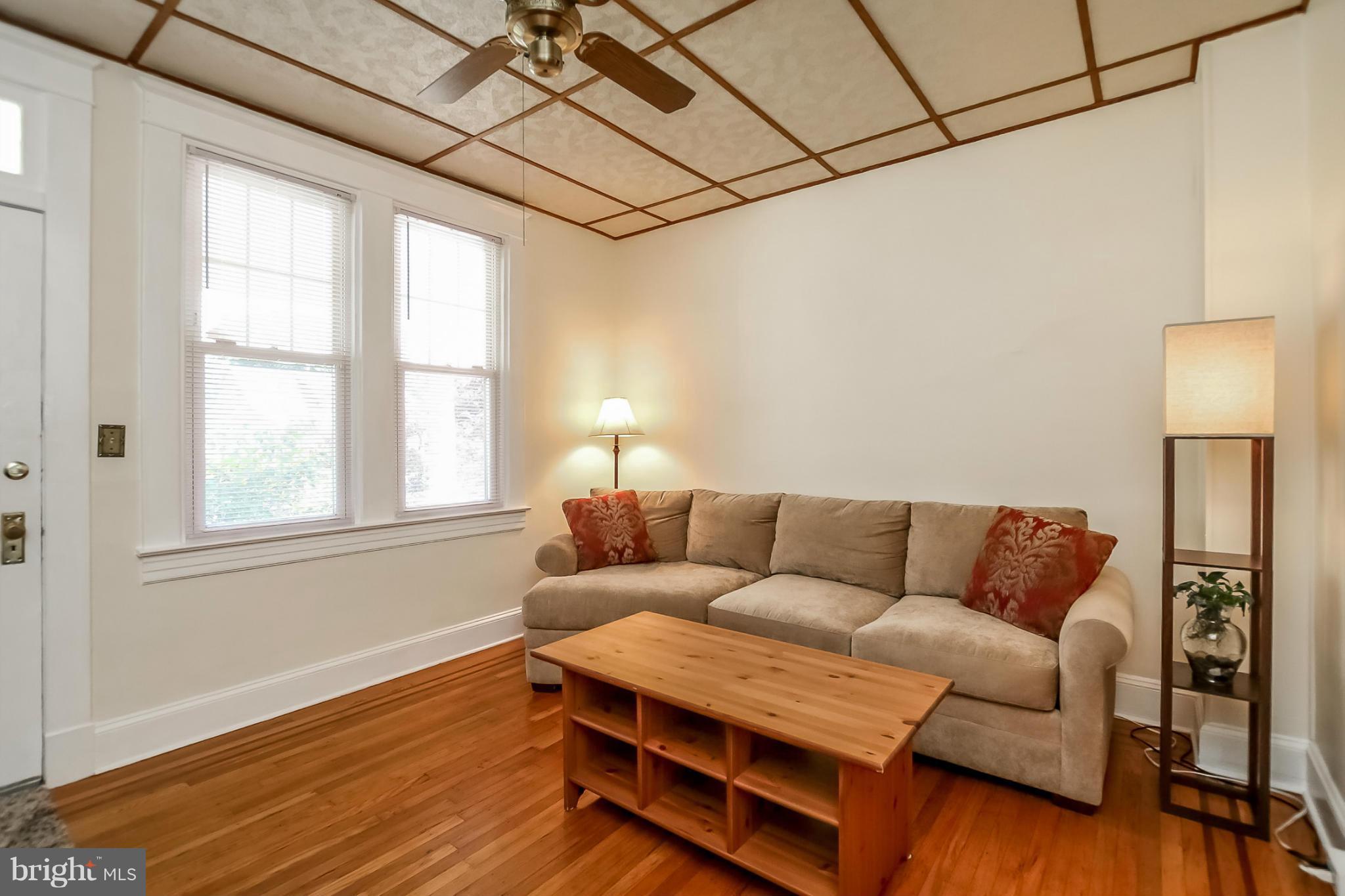 628 North Bend Road Baltimore, MD 21229 - Photo 6 of 30 Living Room