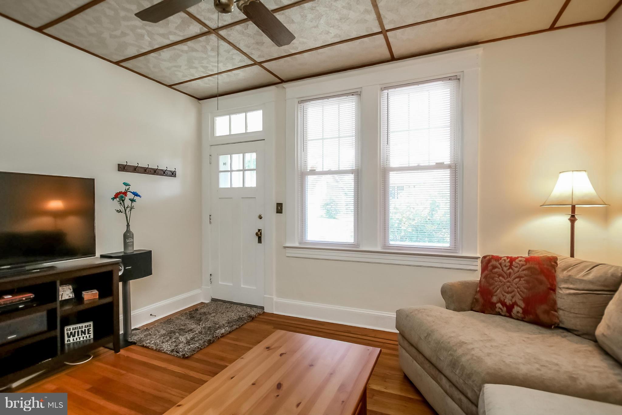 628 North Bend Road Baltimore, MD 21229 - Photo 7 of 30 Living Room
